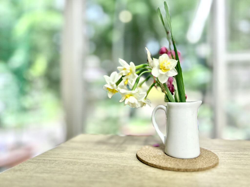 青梅 カフェ小豆 テーブル 花