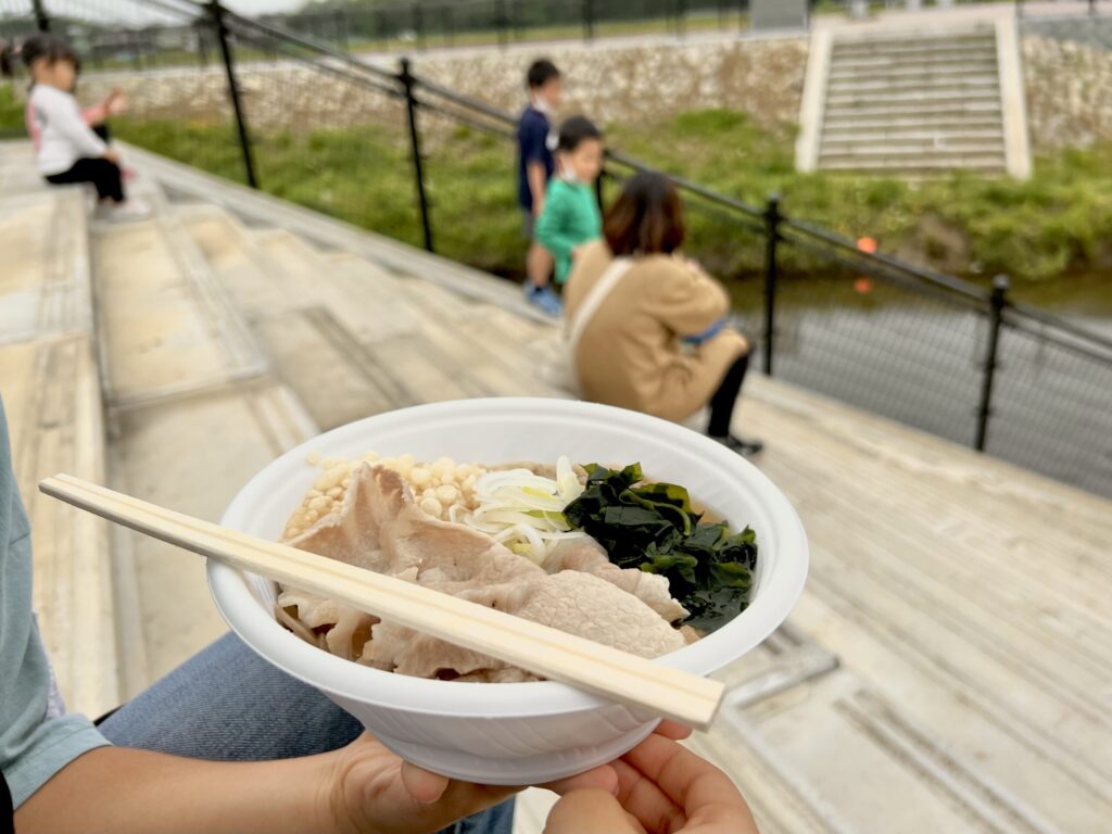 青梅 霞川五反田橋広場 田んぼマルシェ うどん