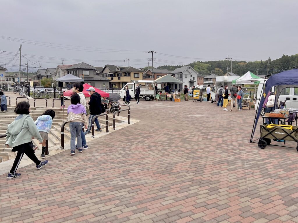 青梅 霞川五反田橋広場 田んぼマルシェ