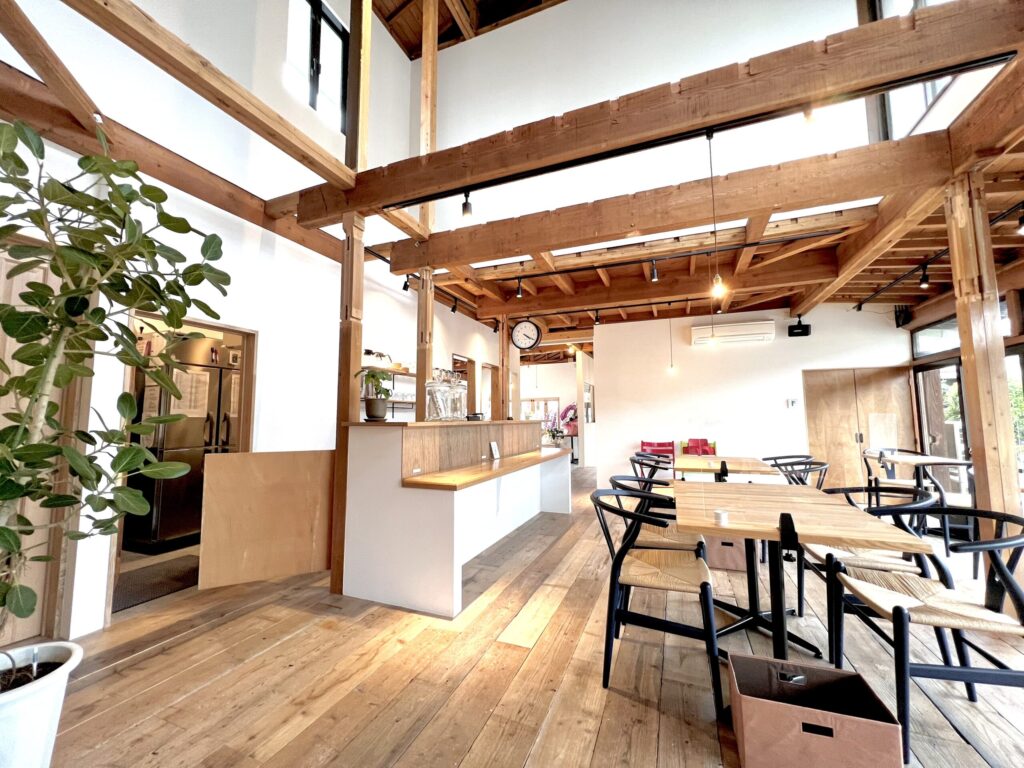 青梅 maru.+BEANS CAFE 内観