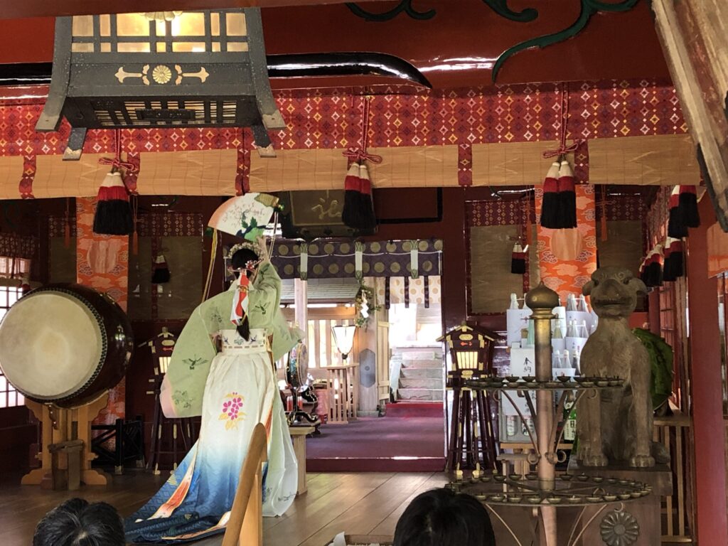 舞の奉納