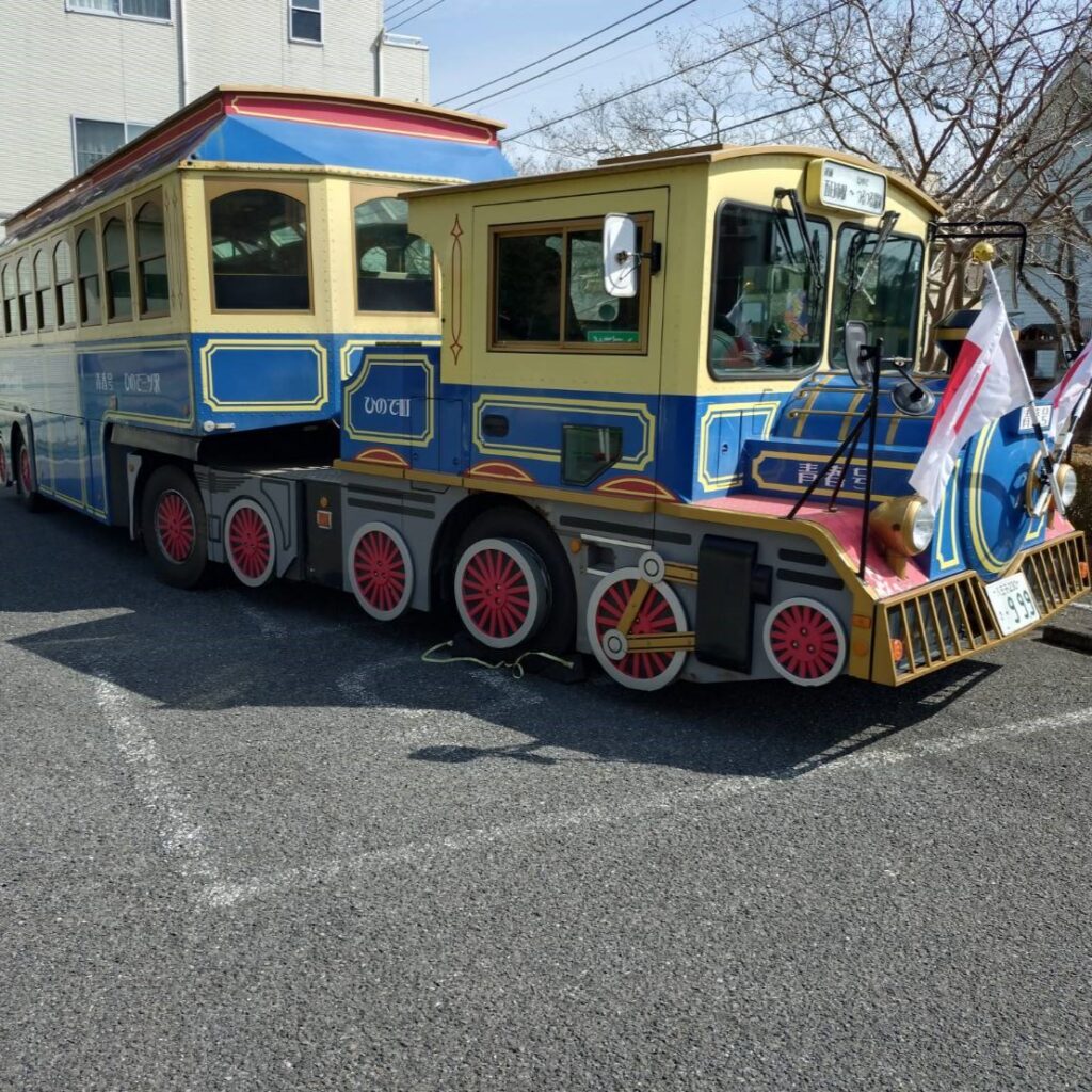 機関車トレーラーバス