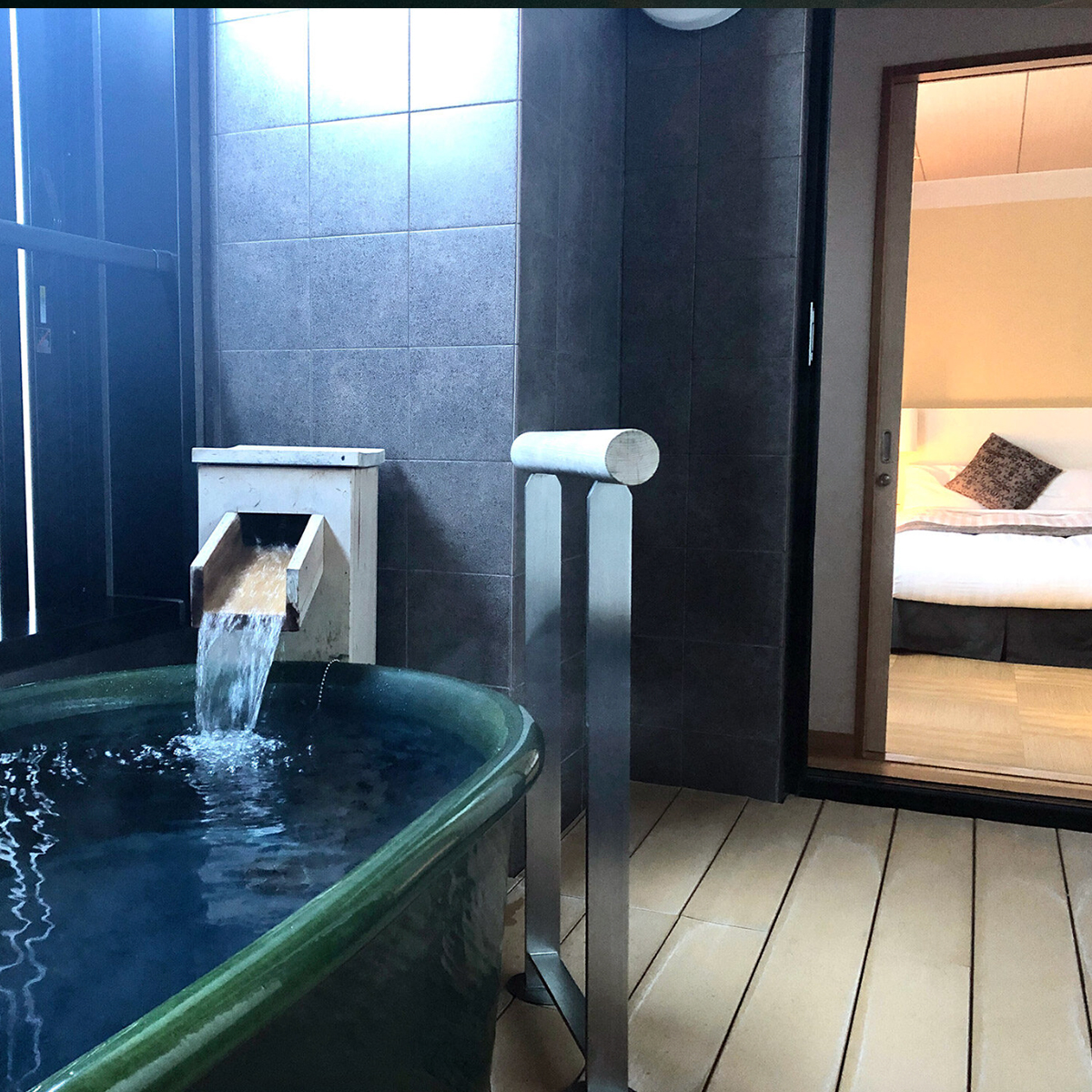 亀の井ホテル