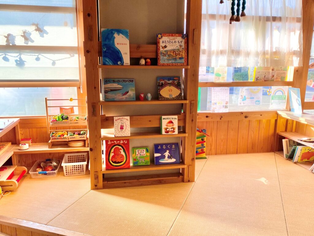 青梅　コミュニティテラスみらい館プラス　絵本コーナー