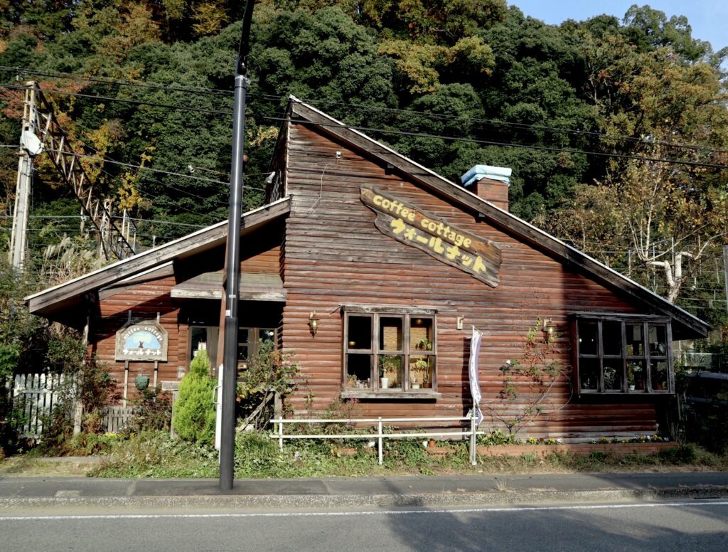 青梅 カフェ ウォールナット 外観