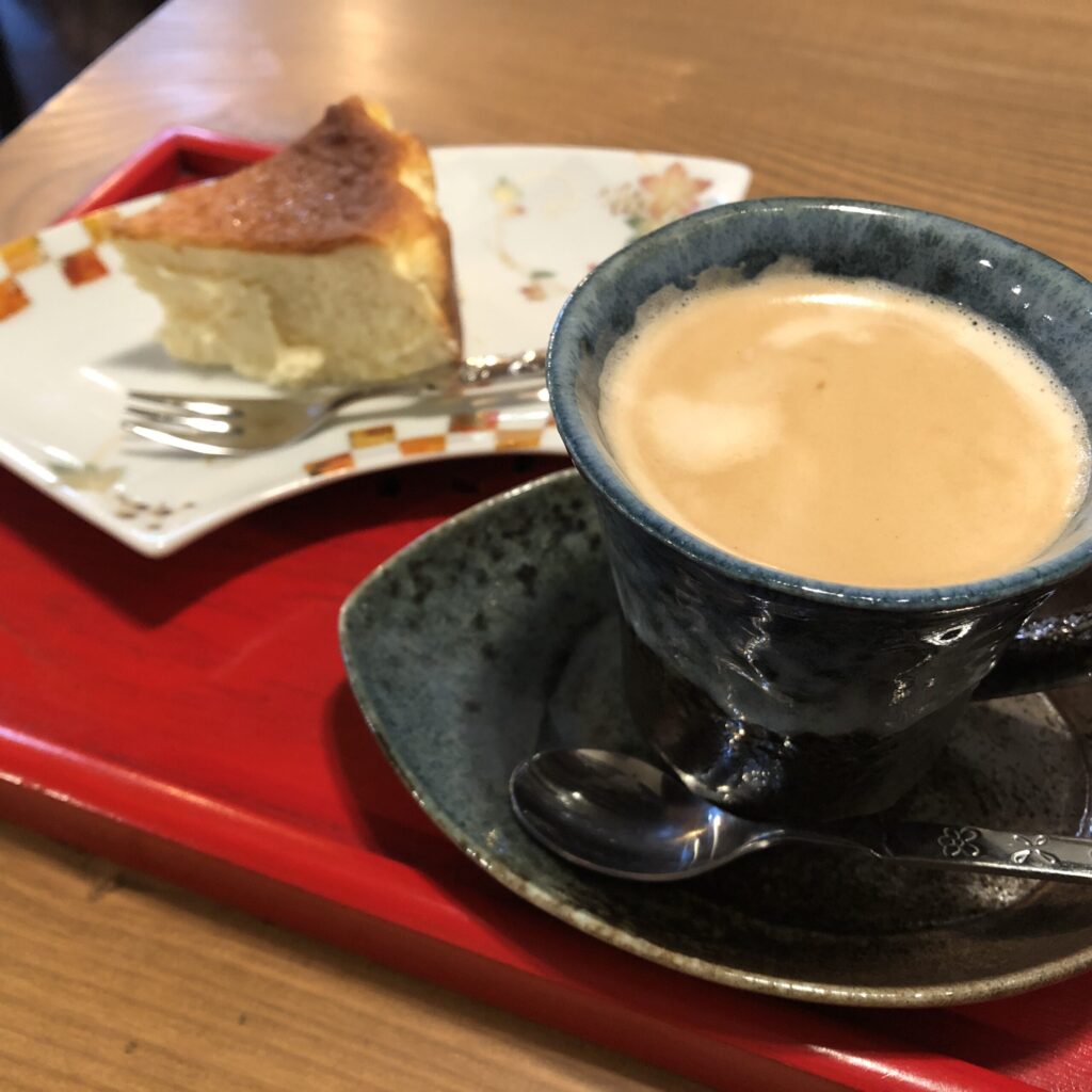 青梅　カフェ　凛Cafe　バスクチーズケーキ　ケーキセット