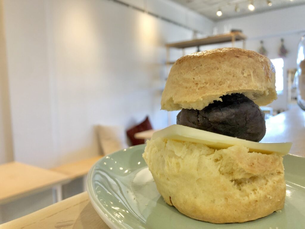 青梅　カフェ　韓国　CHAKU　スコーン　あんバター