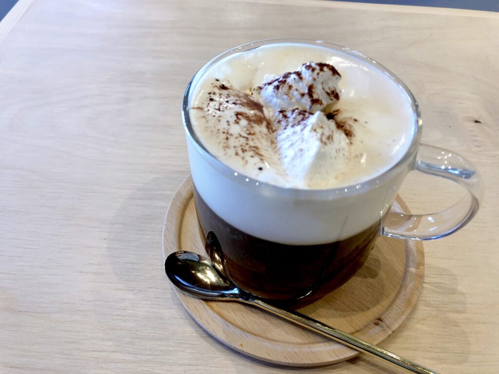 青梅　カフェ　韓国　CHAKU　ウインナーコーヒー