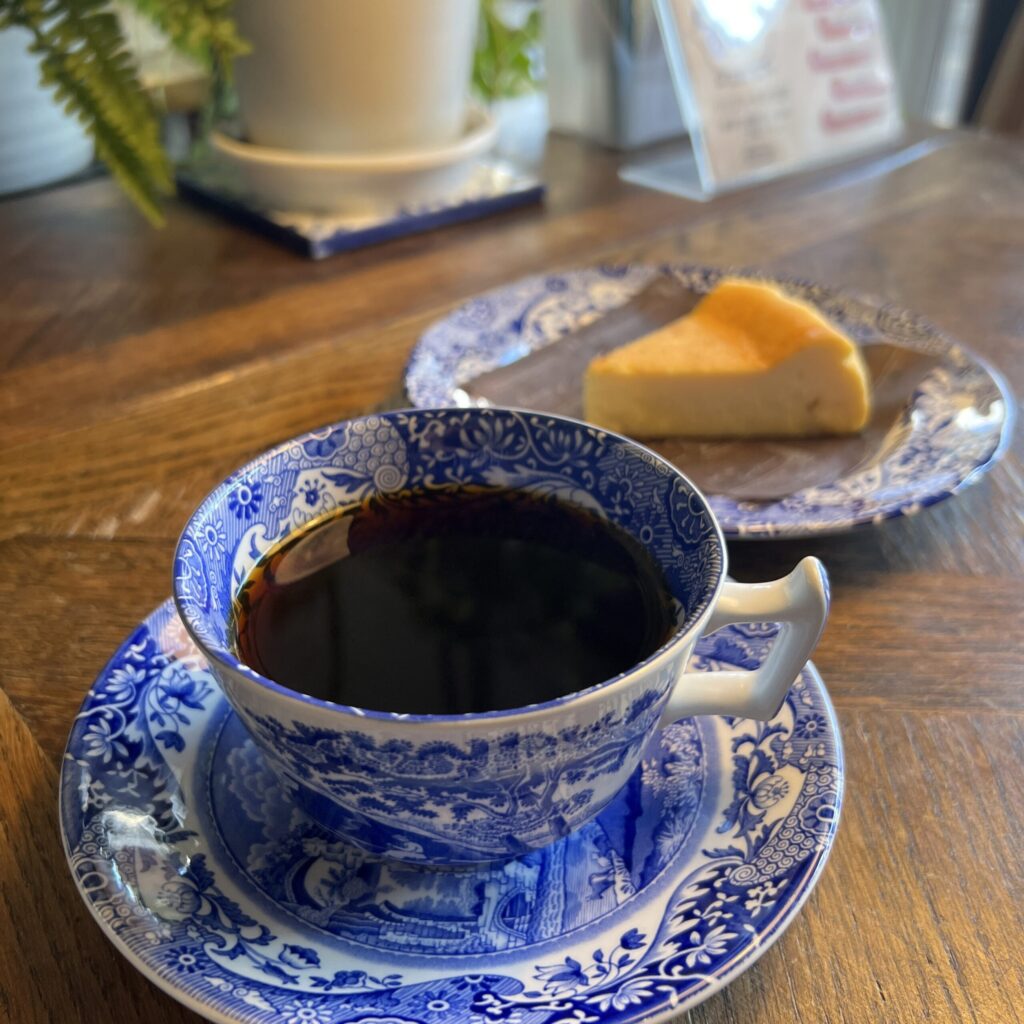 青梅　カフェ　カフェアキ　ケーキセット