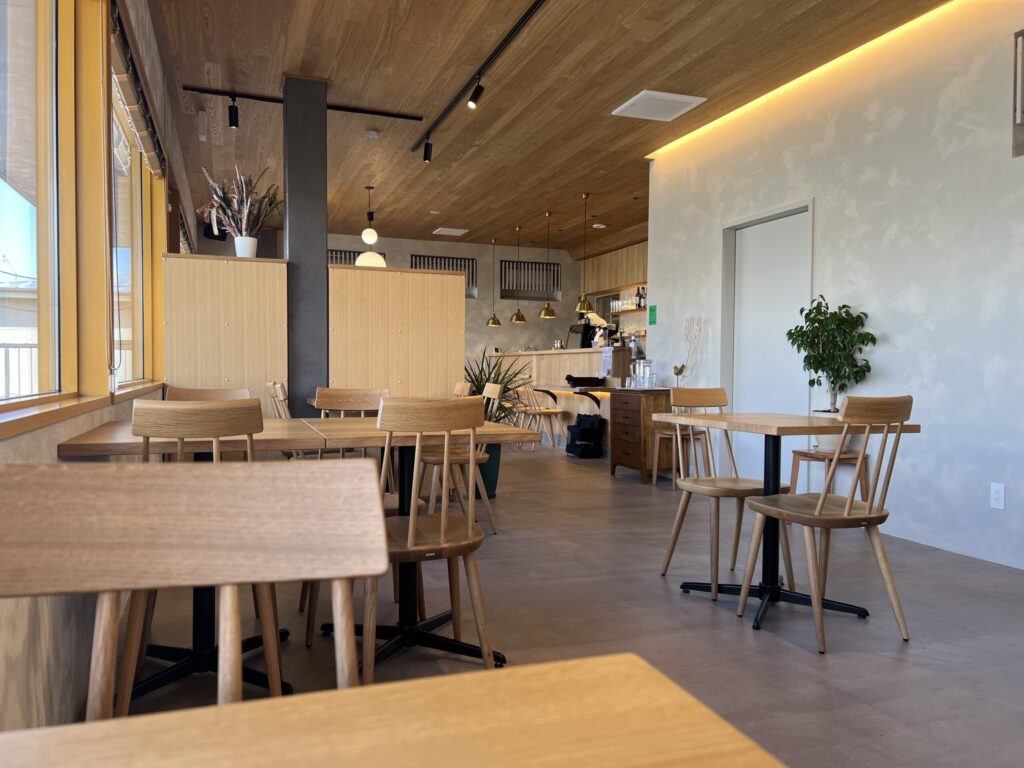 青梅 カフェトイロ 店内 内観