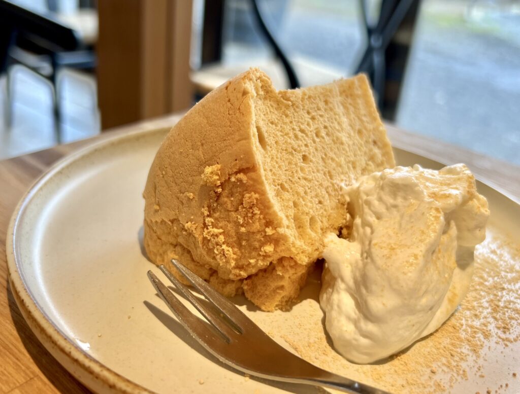 青梅 カフェ maru.+BEANS CAFE 青梅豆乳ときなこのシフォンケーキ