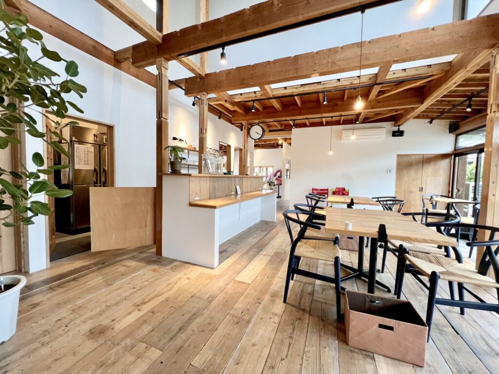 青梅 カフェ maru.+BEANS CAFE 店内 内観