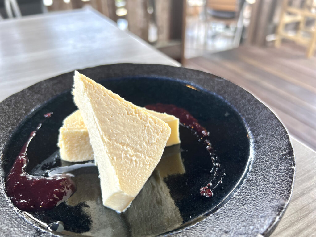 青梅　ピザ　HIBACHIYA　チーズケーキ