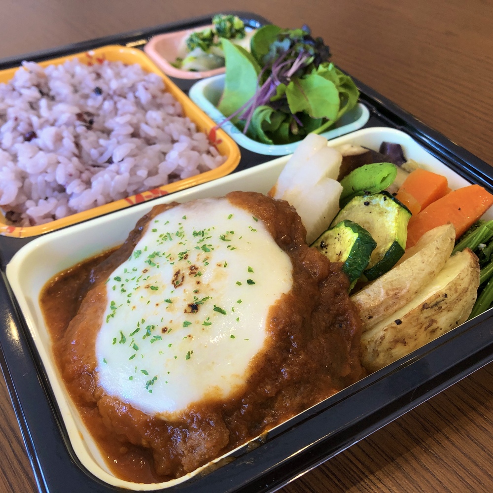 青梅　レストラン　シナモン　煮込みハンバーグ弁当