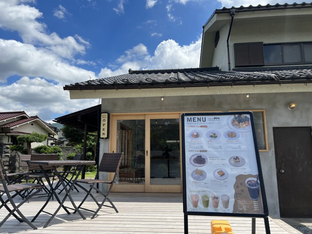 青梅 カフェ maru.+BEANS CAFE 外観 看板
