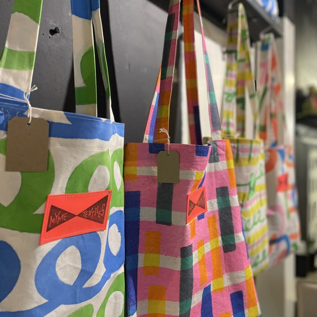 【MYME TEXTILES】ハンドペイント生地とバッグ
