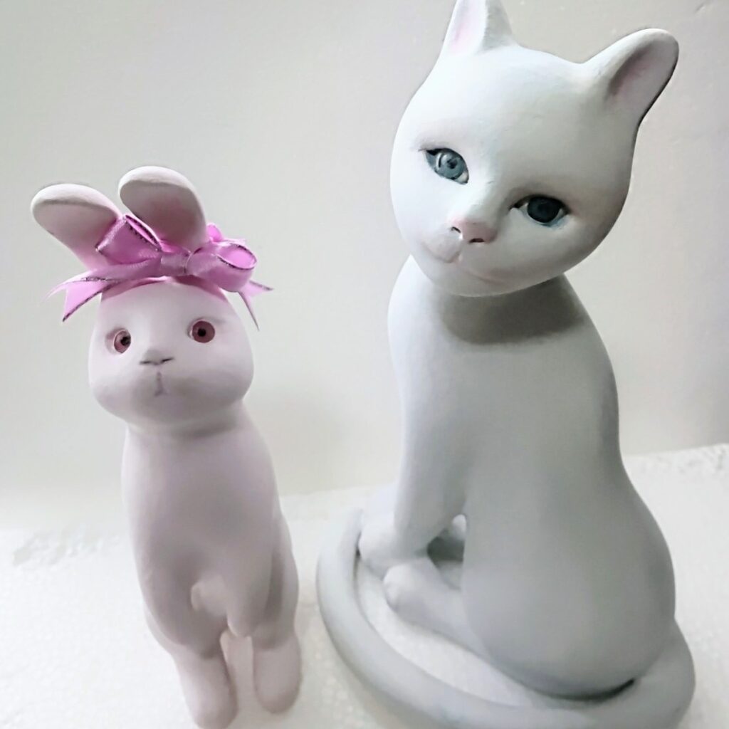 うさぎとネコの人形