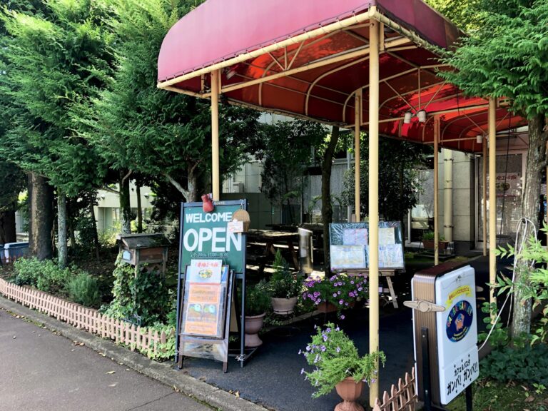 青梅　洋食　ガンバガンバ　外観　看板