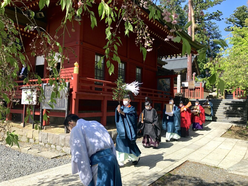 武蔵御嶽神社　日の出祭　御師たちの行列