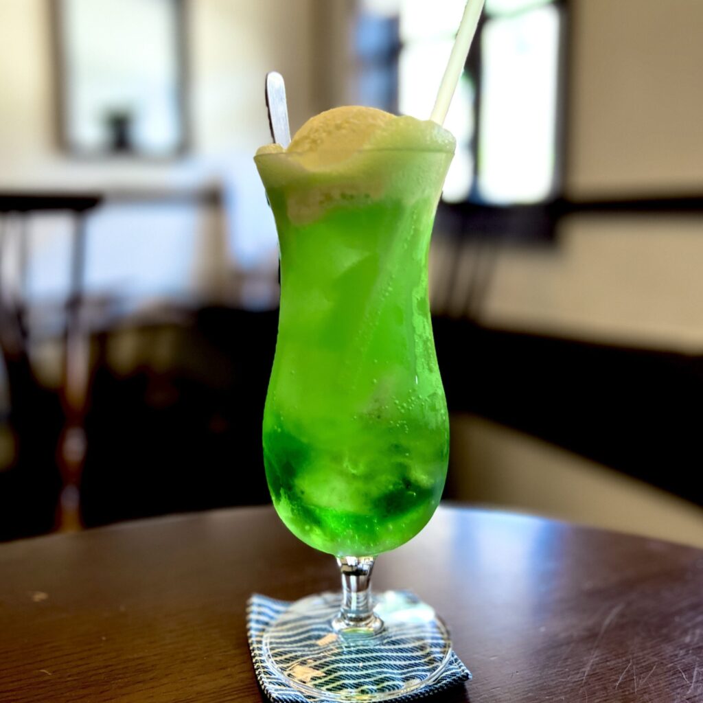 青梅 純喫茶 エスポワール クリームソーダ