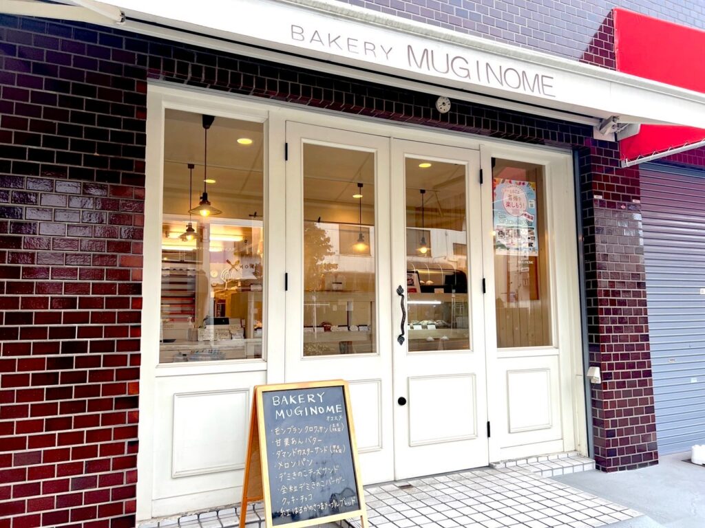 建物はクラシカルなタイル張り。