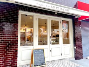 建物はクラシカルなタイル張り。