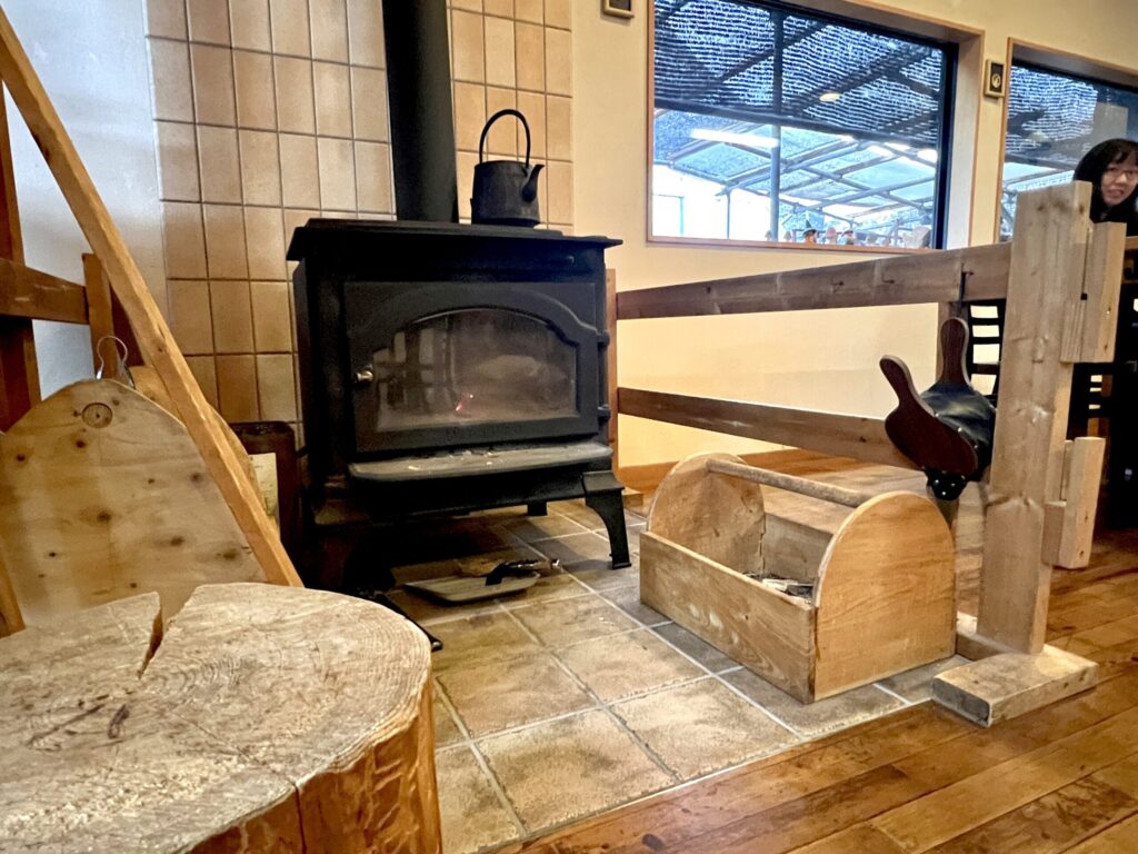 青梅 内沼きのこ園 軽喫茶ぴるつ 薪ストーブ