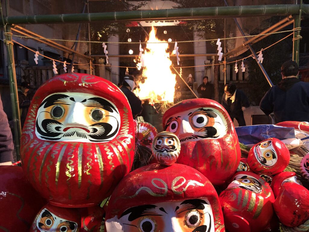 だるま市のお焚き上げ